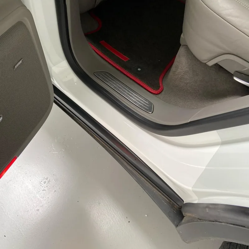 Porsche Cayenne White Door Sill Wrap