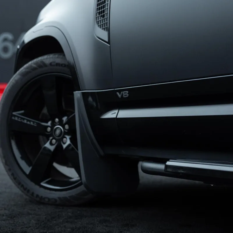 Land Rover Defender 110 V8 Side Steps & Mud Flaps