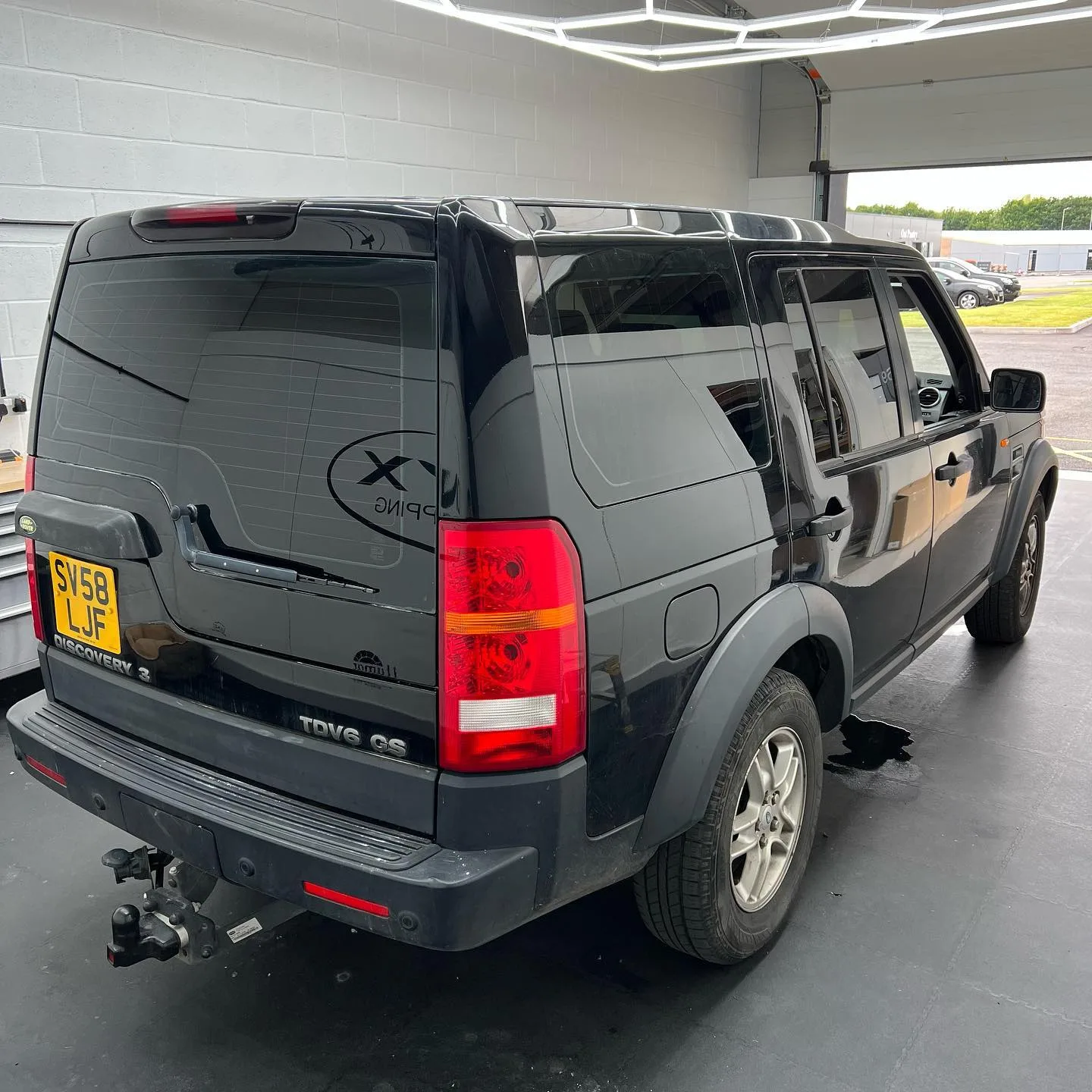 Land Rover Discovery LLumar 5% Window Tinting