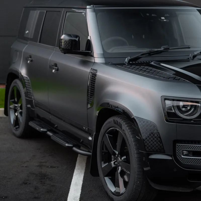 Land Rover Defender 110 V8 Side Steps & Mud Flaps