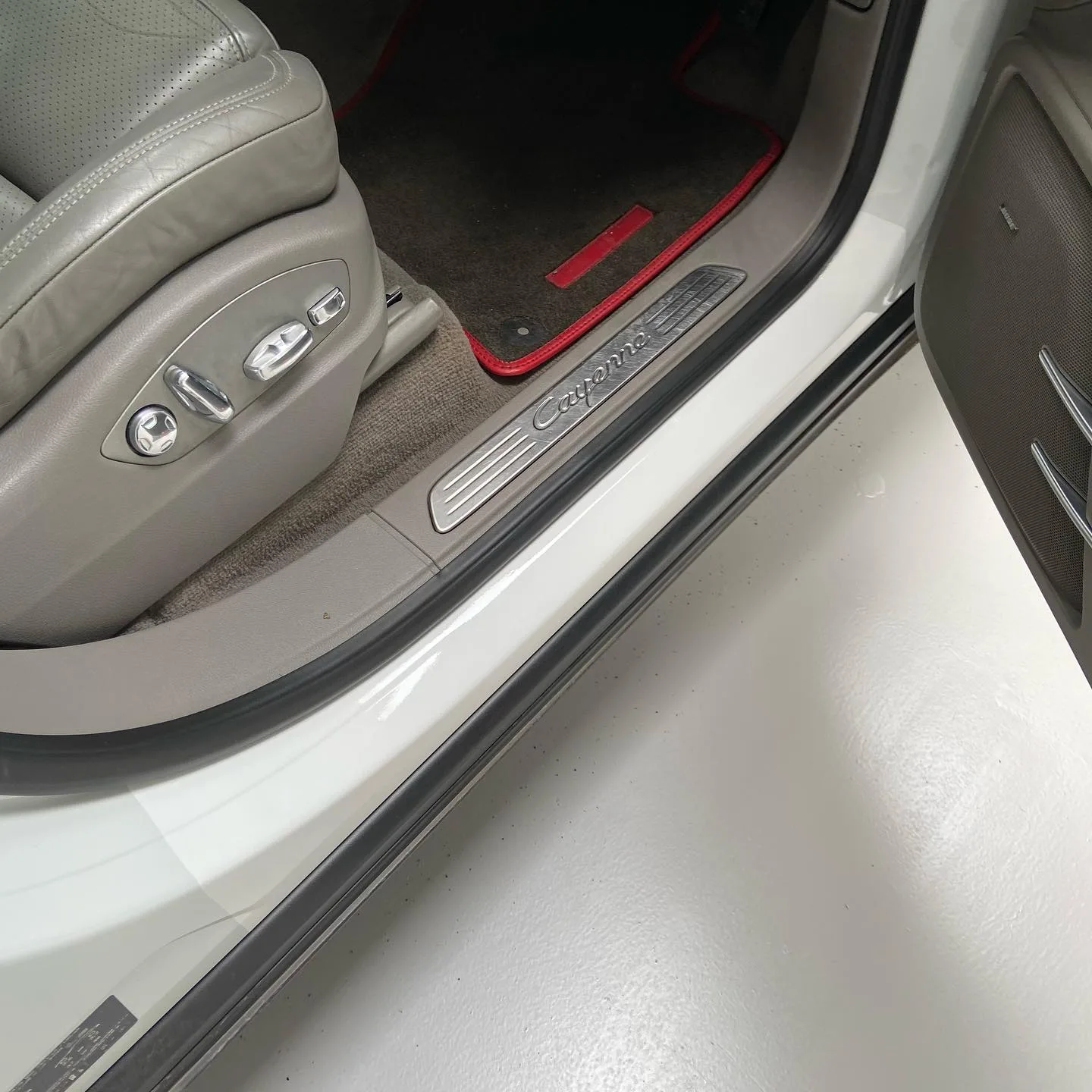 Porsche Cayenne White Door Sill Wrap