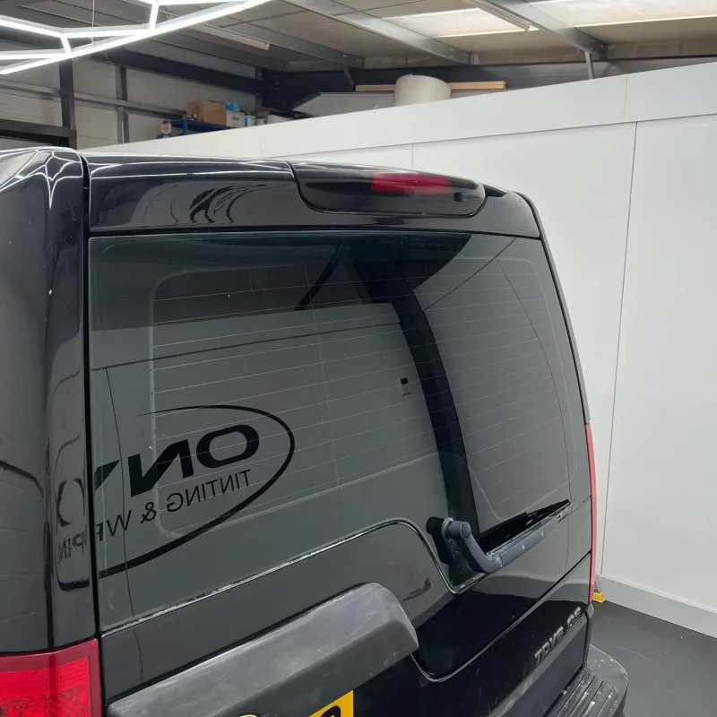 Land Rover Discovery LLumar 5% Window Tinting
