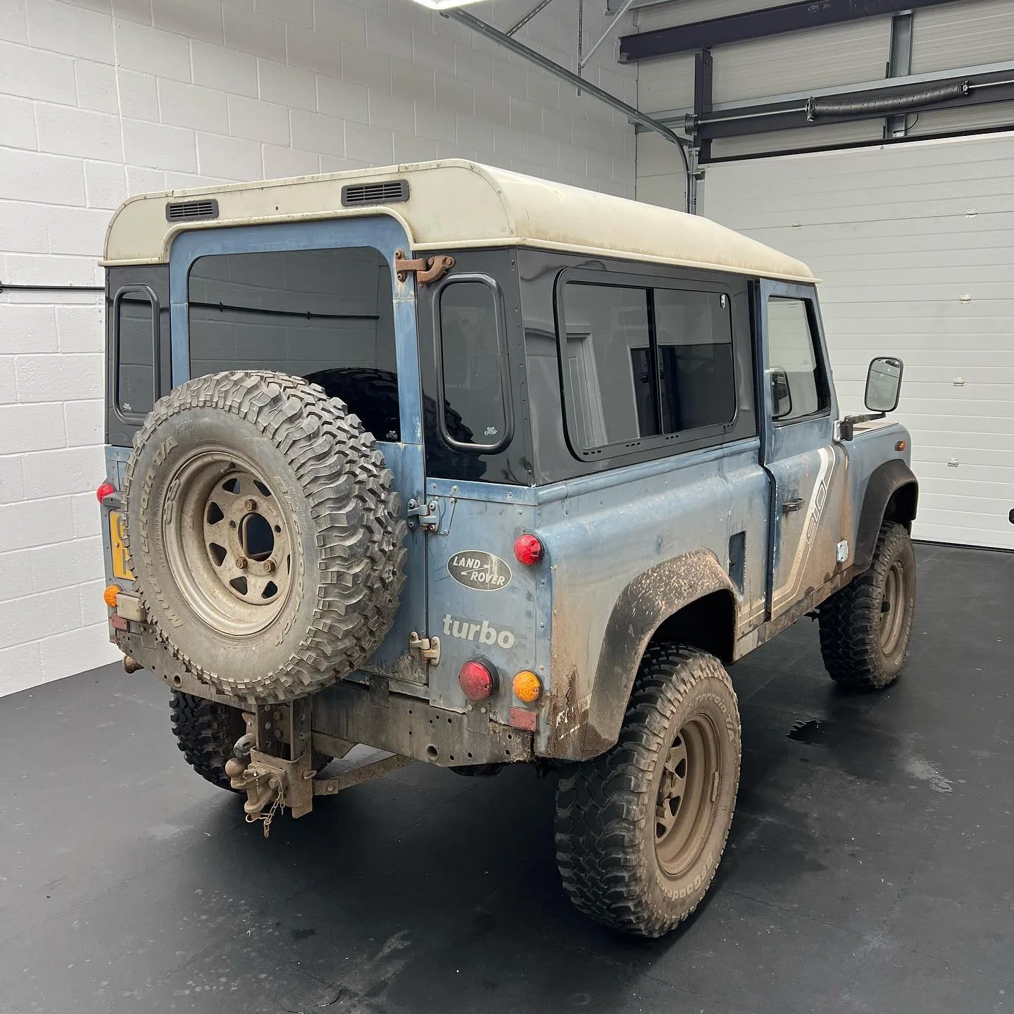 Land Rover Defender 90 5% Limo Window Tinting