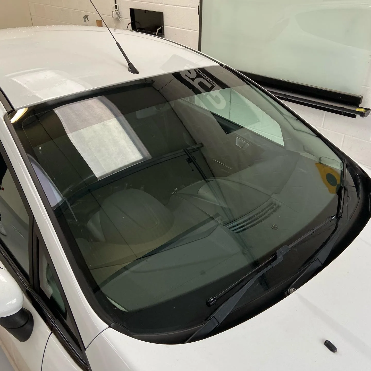 White Ford Fiesta LLumar 5% Sunstrip