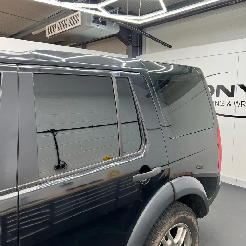 Land Rover Discovery LLumar 5% Window Tinting