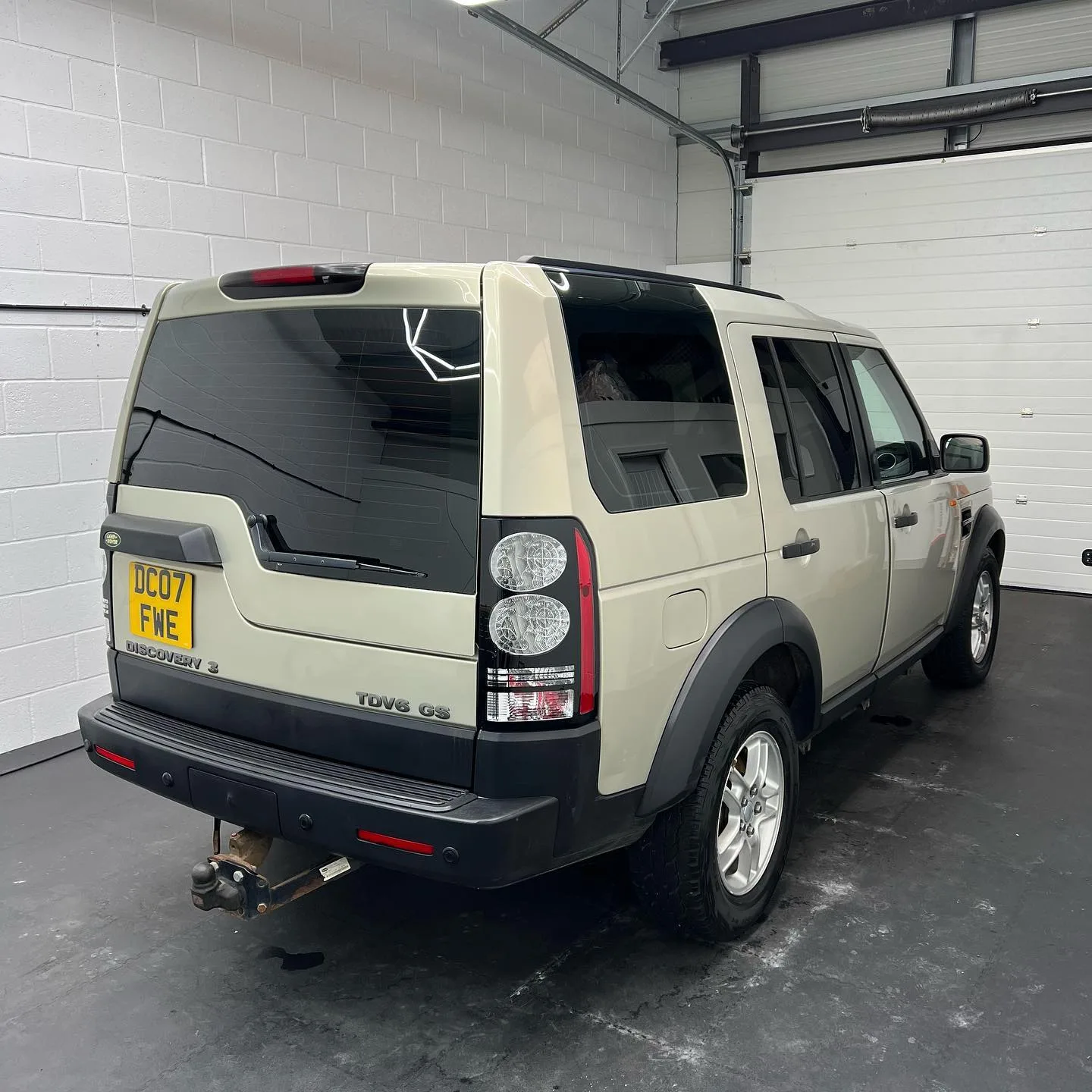 Land Rover Discovery 5% Window Tinting