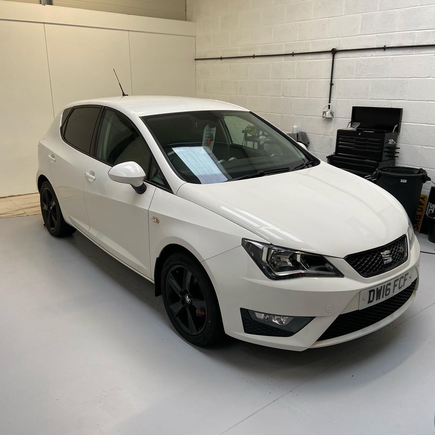 White SEAT Ibiza 5% Tint and Grille Dechrome