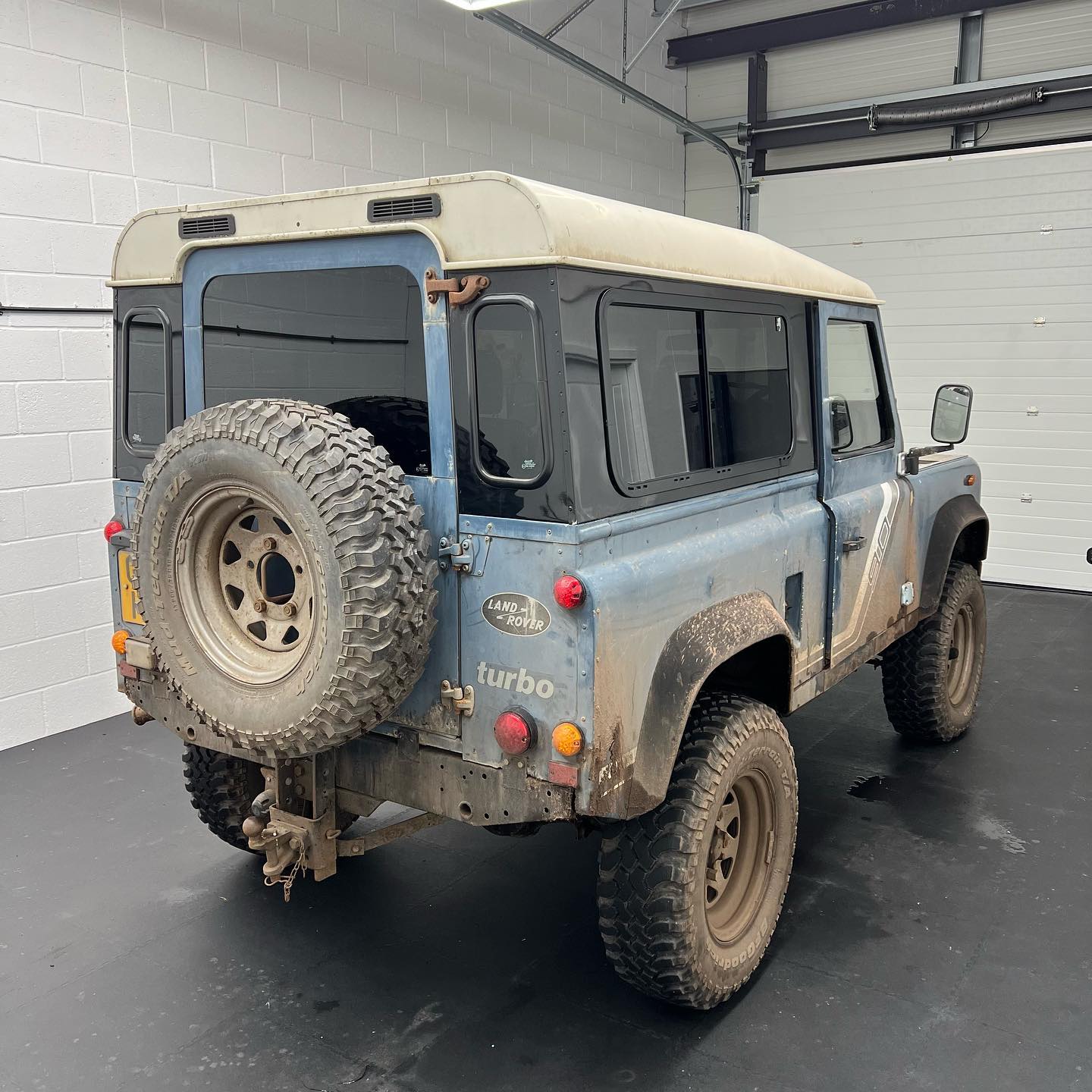Land Rover Defender 90 5% Limo Window Tinting