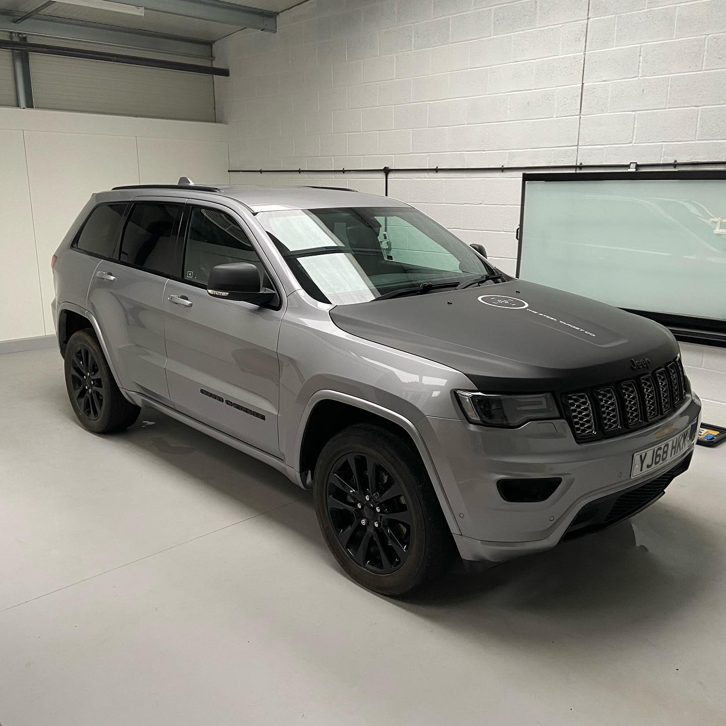 Jeep Grand Cherokee Matte Black Bonnet & Mirror Wrap