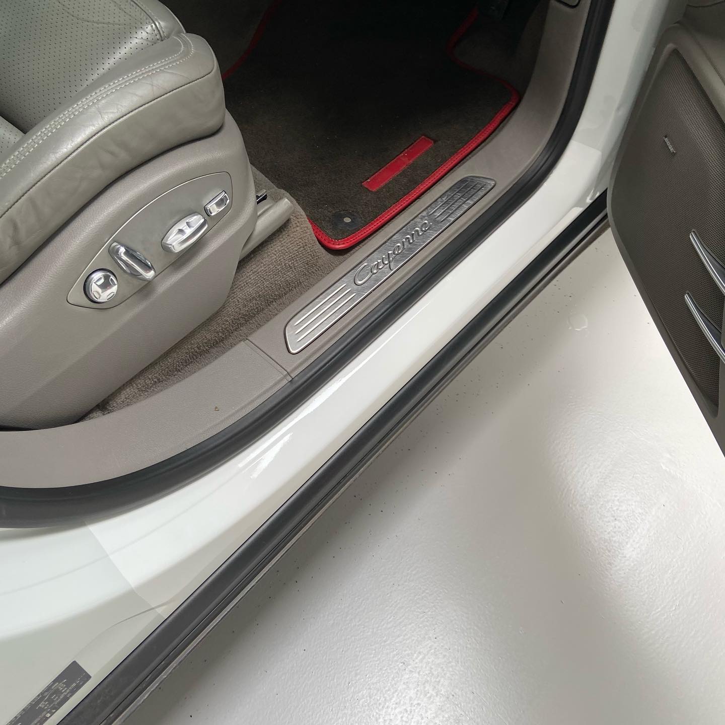 Porsche Cayenne White Door Sill Wrap