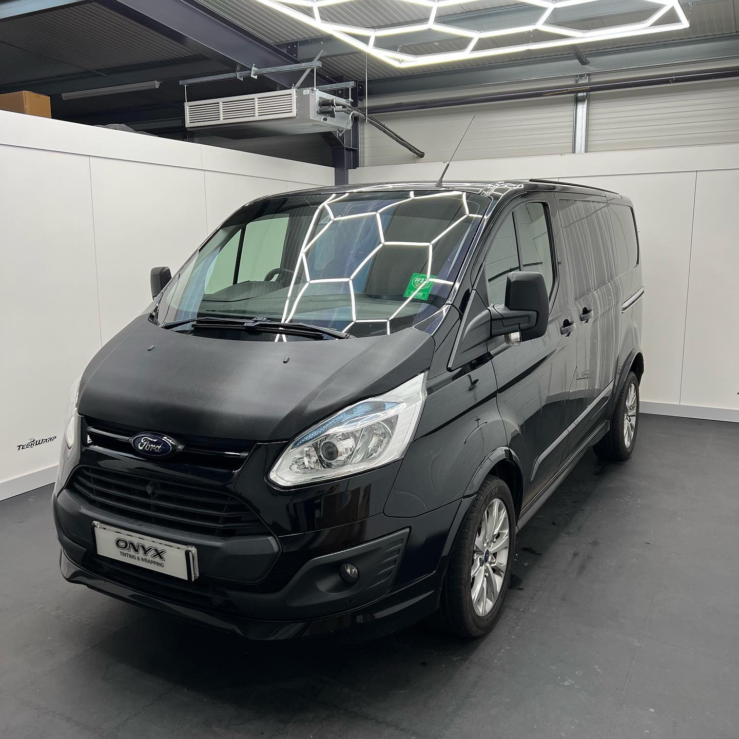 Ford Transit Custom Carbon-Effect Bonnet and Mirror Wrap