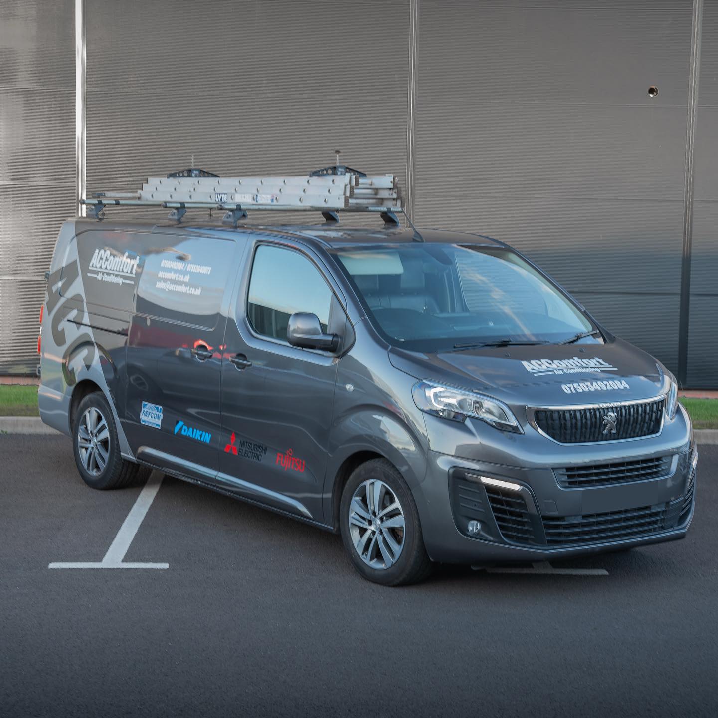 AC Comfort Peugeot Expert Van Signwriting