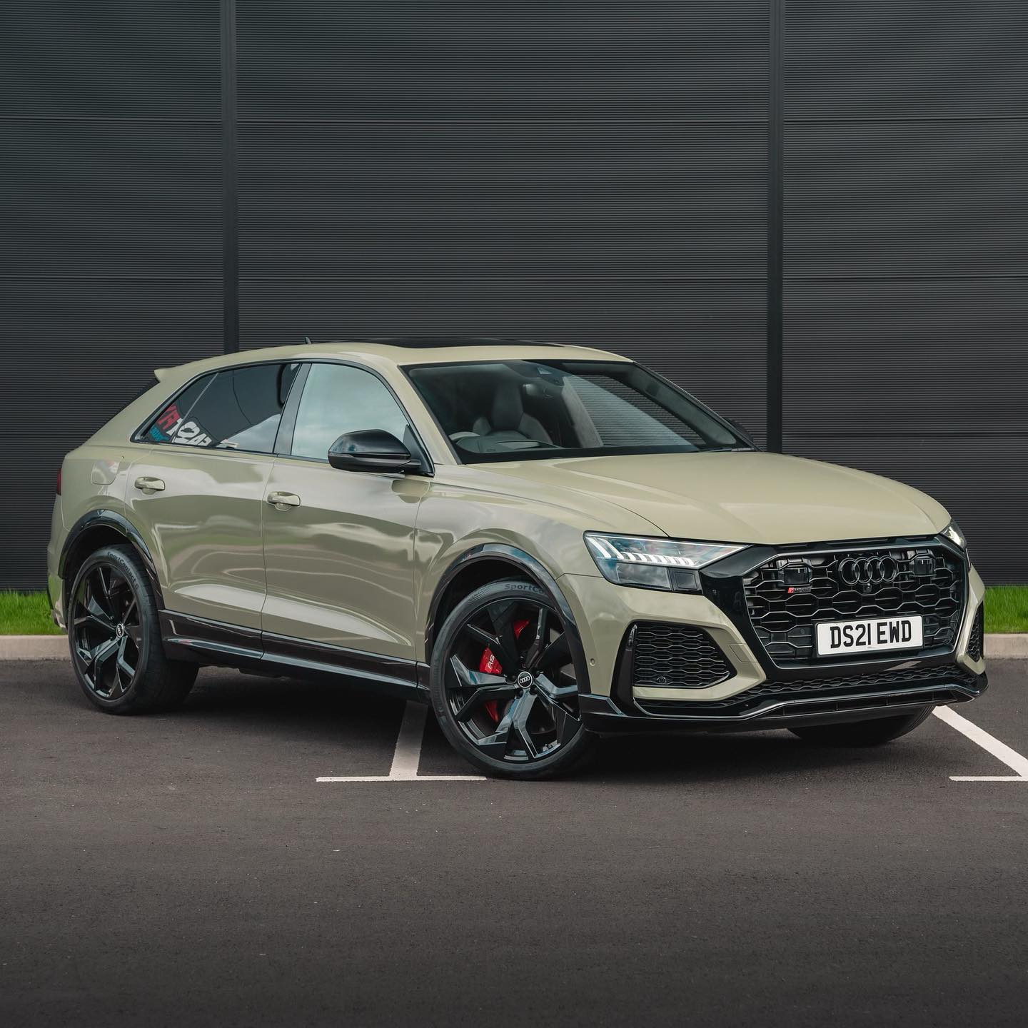 Audi RS Q8 Khaki Green Wrap
